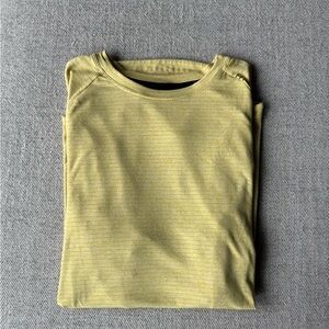 Lululemon Short Sleeve Tee - Medium